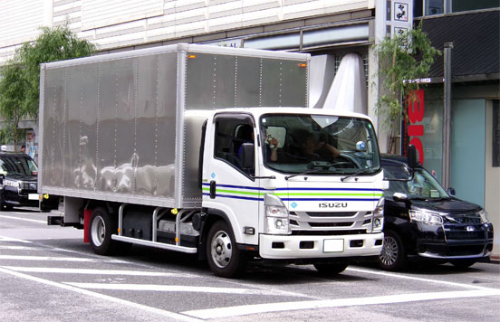 Image - Isuzu Trucks